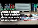 Contre le Black Friday, ils dénoncent la fast-fashion en face d'un centre commercial à Paris