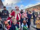 VIDÉO. À Concarneau, le Père Noel a distribué 500 cadeaux dimanche