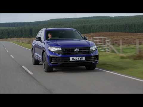 Volkswagen Touareg R 3.0 TSI E-hybrid 4Motion in Lapis Blue Driving Video