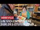 Un violentomètre sur des étuis de baguette de pain à Abbeville