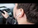 VIDÉO. Peut-on porter des écouteurs en conduisant ?