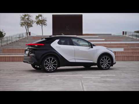 Toyota C-HR Electric Hybrid Exterior Design in Ultimate Silver
