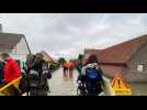 Inondations : les sauveteurs en mer interviennent dans un village sinistré