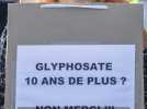 Glyphosate : La Commission européenne vote le retour de l'herbicide pour 10 ans #shorts