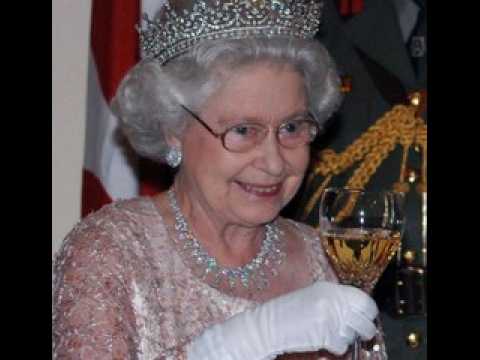 VIDEO : Vous ne croirez pas quelle quantit d?alcool boit la reine d?Angleterre chaque jour