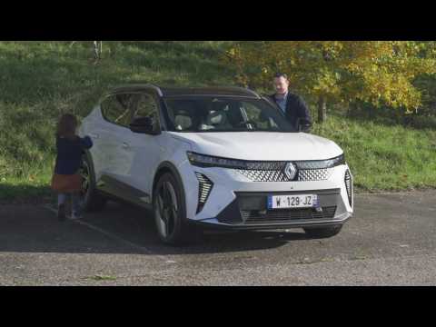 Renault - Solarbay opacifying sunroof - pampering passengers