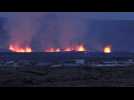 Islande: une éruption volcanique touche une ville portuaire et brûle des maisons