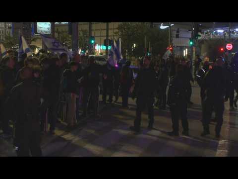 Tel Aviv: Heavy police presence at protest calling for Gaza ceasefire