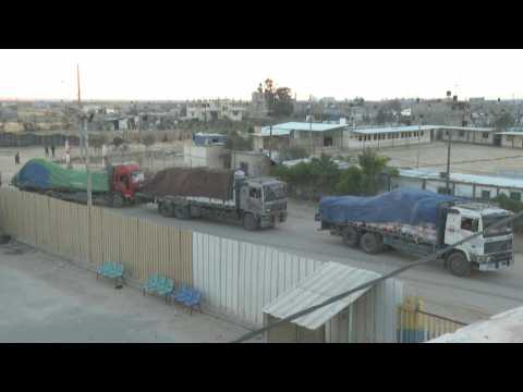 Aid trucks enter Gaza as Israel-Hamas truce extended