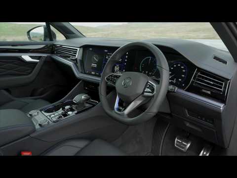 Volkswagen Touareg R 3.0 TSI E-hybrid 4Motion Interior Design in Lapis Blue
