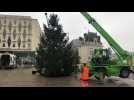 VIDEO. Parthenay : le sapin de Noël est arrivé en centre-ville