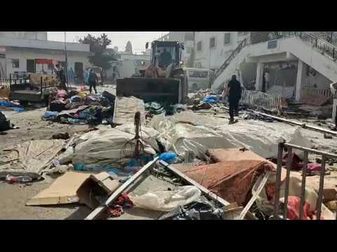 Gazans clean up Al-Shifa hospital complex during truce