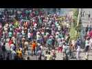 Bangladesh: des milliers d'ouvriers du textile bloquent des routes