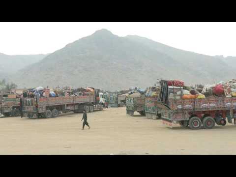 Pakistan: Afghans arrive at holding center ahead of deportation