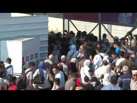 Rafah crossing gate opens on Palestinian side