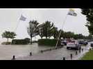 A Boulogne-sur-Mer, les mâts supportant les drapeaux plient dangereusement boulevard Sainte-Beuve