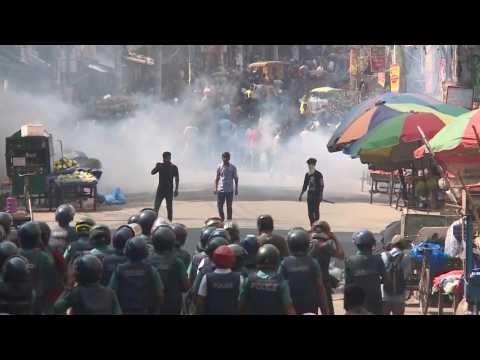 Bangladesh garment workers clash with police in violent protest