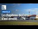 Tempête Ciaran : un chapiteau éventré sur le parking de la zone Cora à Proville