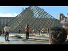 La pyramide du Louvre escaladée par un militant écologiste de Dernière Rénovation