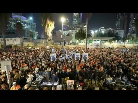 People call for release of all hostages at Tel Aviv rally