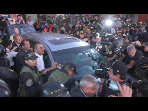 Peru ex-president Fujimori drives off after pardon reinstated (2)