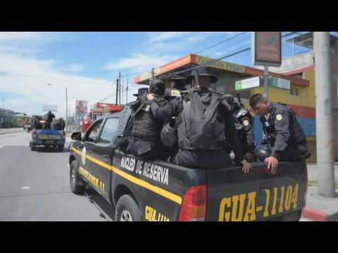 Guatemala: Police arrive to remove roadblocks as protests continue