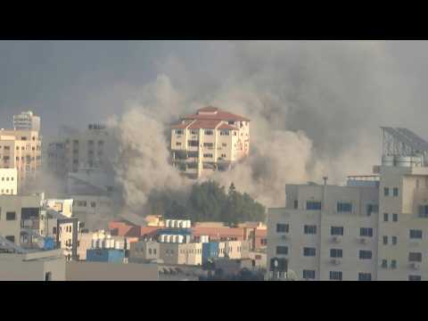 Israel continues to pound Gaza for fifth day