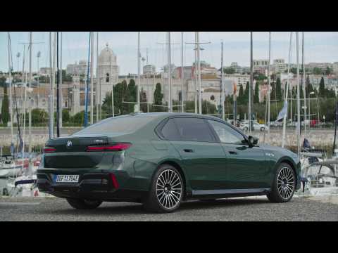BMW i7 M70 xDrive Design Preview in Aurora Diamond Green