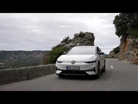 Volkswagen ID.7 in Glacier White Driving Video
