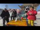 Chine: les survivants du séisme se protègent du froid