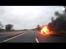 VIDÉO. Une voiture ravagée par les flammes entre Carhaix et Châteaulin
