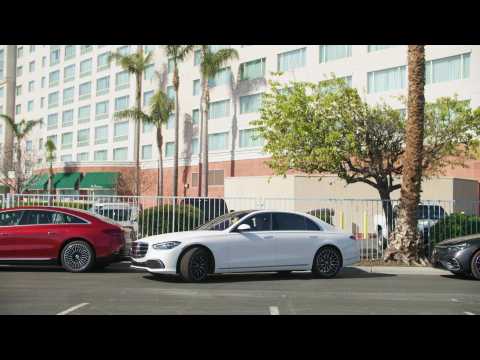 Mercedes-Benz Parking Demonstration - Active Blind Spot Assist with vehicle Exit Warning Function