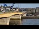La grue encastrée dans le Pont Guillaume-le-Conquérant à Rouen enfin extraite
