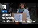 Le parti animaliste manifeste devant le Salon du chiot à Lille