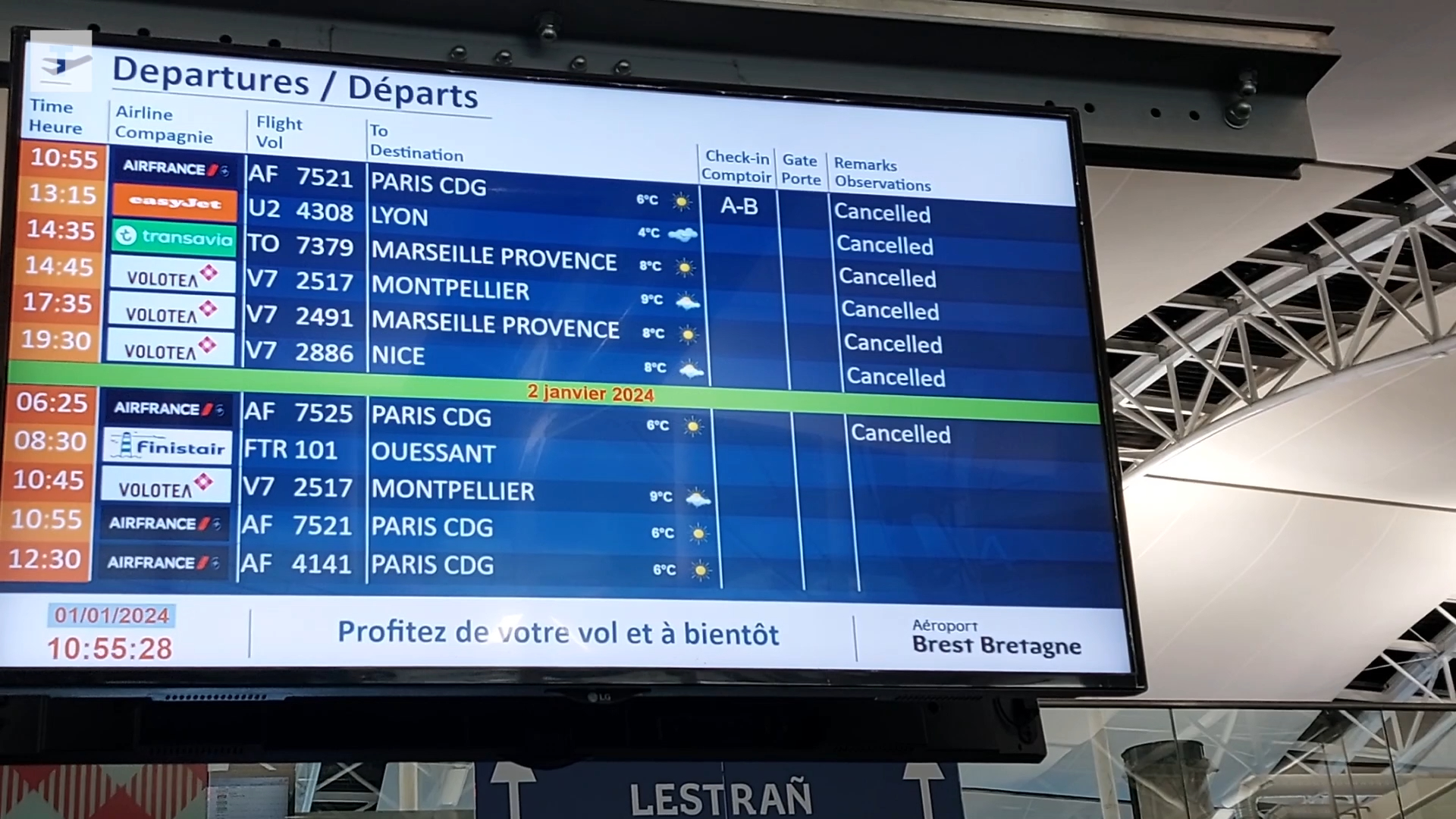 Foudroyé samedi, l'aéroport de Brest toujours paralysé [Vidéo]