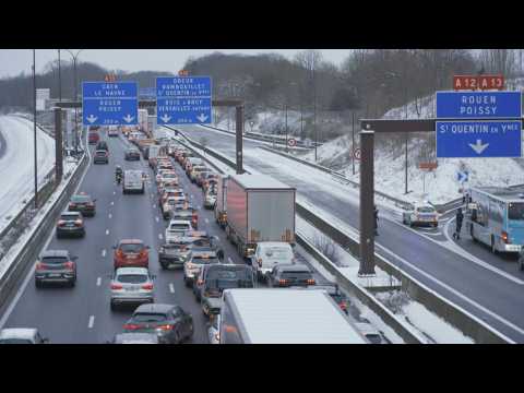 snow, icy conditions cause idling traffic on highways near Paris