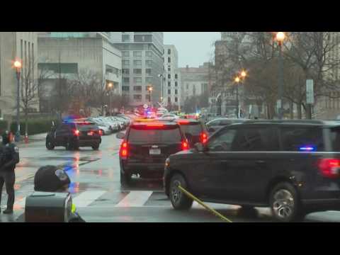 What appears to be Trump's convoy arrives at Washington courthouse