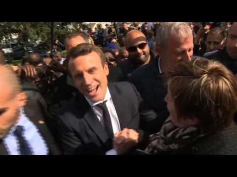 French elections: Emmanuel Macron visits Paris 'banlieue'