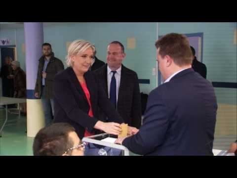 Marine Le Pen casts her vote in Hénin-Beaumont