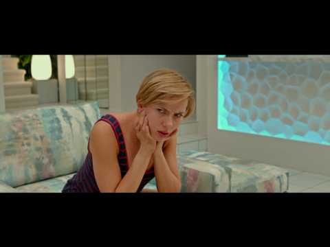 Scarlett Johansson, Zoe Kravitz In 'Rough Night' New Trailer