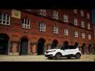 2017 New Renault CAPTUR Exterior Design in White | AutoMotoTV