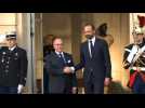 Outgoing French-PM Cazeneuve welcomes successor - Label : AFPTV - First images - Category : News
