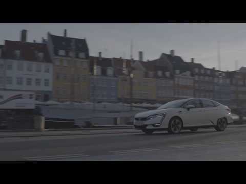 Honda Clarity Fuel Cell Driving Video in the City Trailer | AutoMotoTV