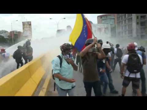 Venezuela: Fresh clashes at daily opposition protests