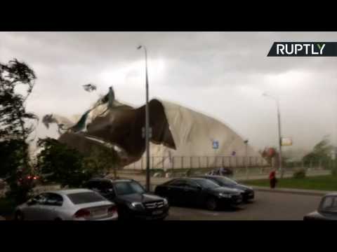 Cars Crushed by Uprooted Trees, Roofs Ripped Off Houses - Worst Moments of Moscow Storm