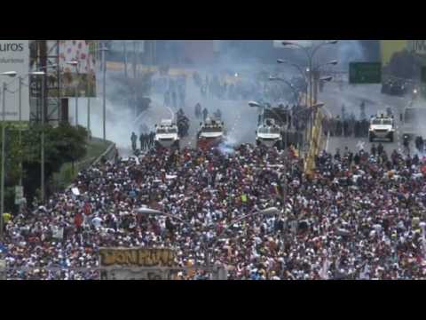 Security forces fire tear gas at big Venezuela demo