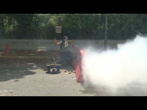 Venezuela protests rage, death toll hits 33
