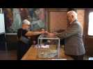 Voting continues in France to choose new parliament - Label : AFPTV - First images - Category : News
