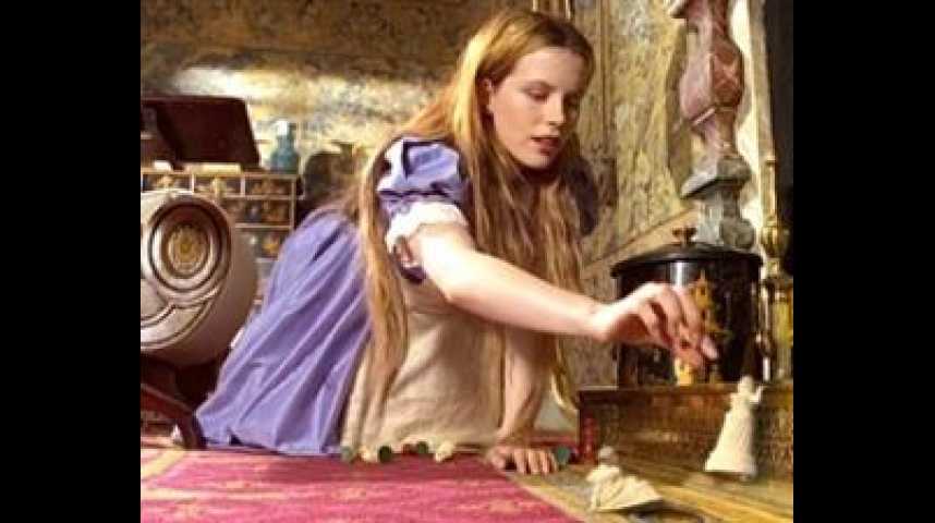 Alice Au Pays Des Merveilles à Travers Le Miroir Alice au pays des merveilles : À travers le miroir - bande annonce - VO