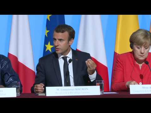 Macron veut "identifier" les migrants au Niger et au Tchad